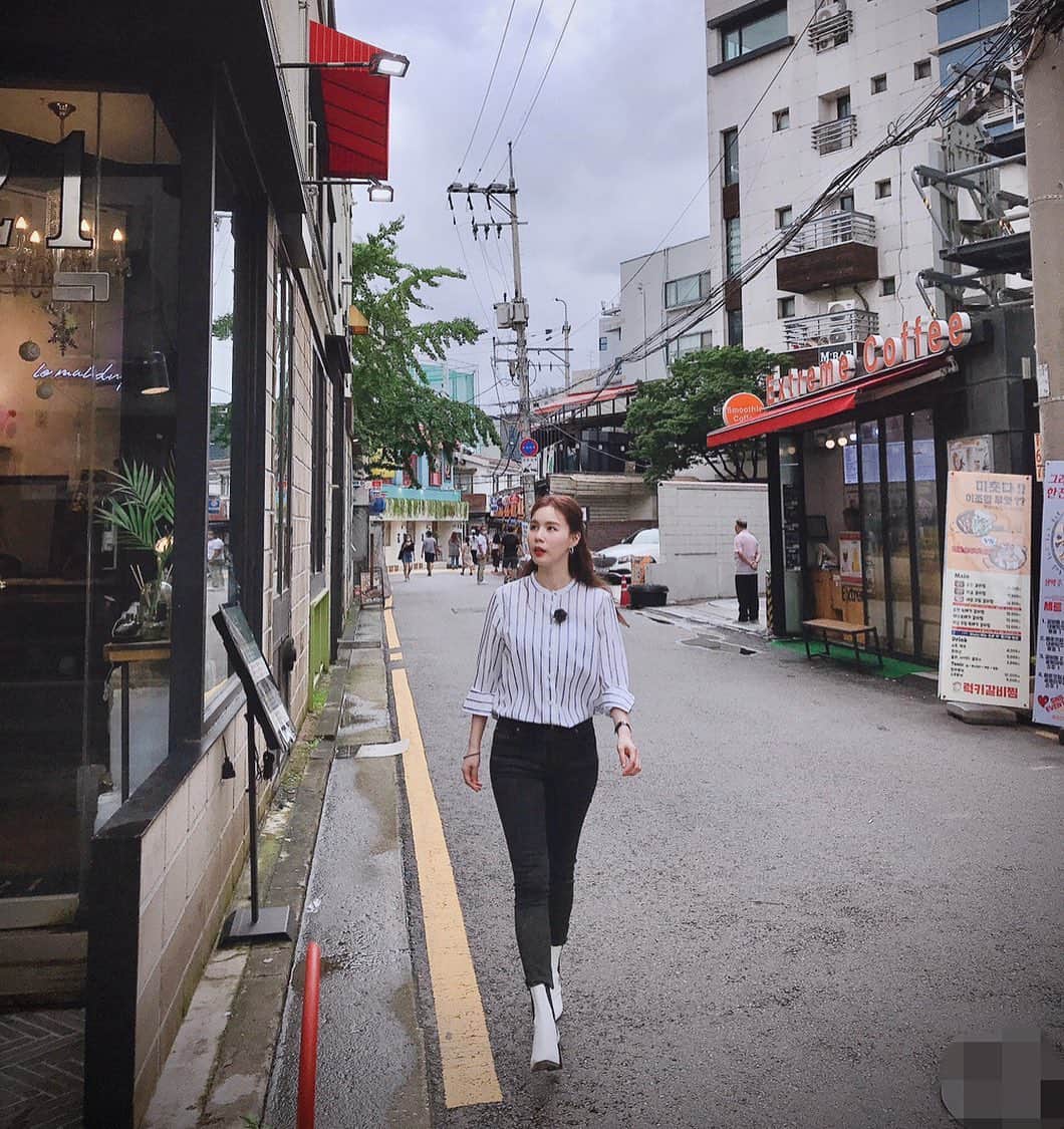 パク・シウンのインスタグラム：「#외출 #💋」
