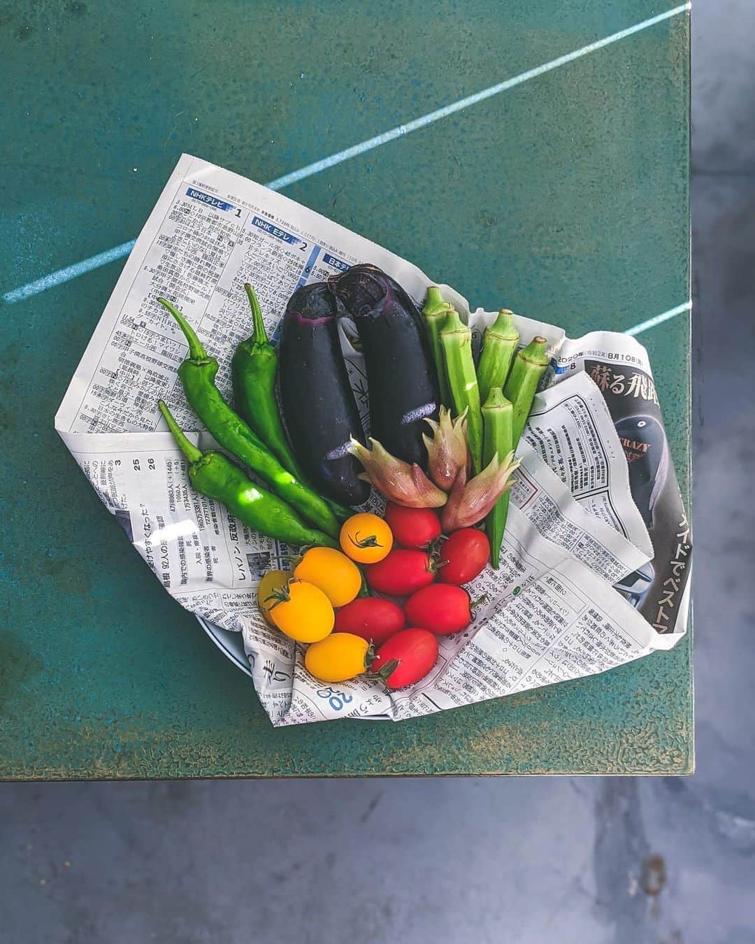 鈴木淳子さんのインスタグラム写真 - (鈴木淳子Instagram)「夏野菜万歳🙌🏻🍅🍆🥬  暑くて溶けかかりますね。 リクエストを頂きまして、、、 私の適当な料理の作り方を知りたいと。 ありがとうございます🙇‍♀️  専門家ではないので、恐縮ですが、 料理はかなり好きなので 忙しい皆様が適当に美味しくなる&美味しそうに騙すコツをご紹介出来るかなと思いましたw 題して #食材に頼ってや美味しく見せる手抜き料理 👏🏻👏🏻👏🏻 シリーズ化は…😇 いま試しにいつも通りお浸しを作ったので、夜に食べてみて味が大丈夫だったらレシピを後ほどご紹介しますね。 . . . #junkoskitchen  #淳子飯 #homemade #homecooking  #homecookedmeal #Googleのスマホ　#teampixel」8月11日 17時48分 - junkosuzuki