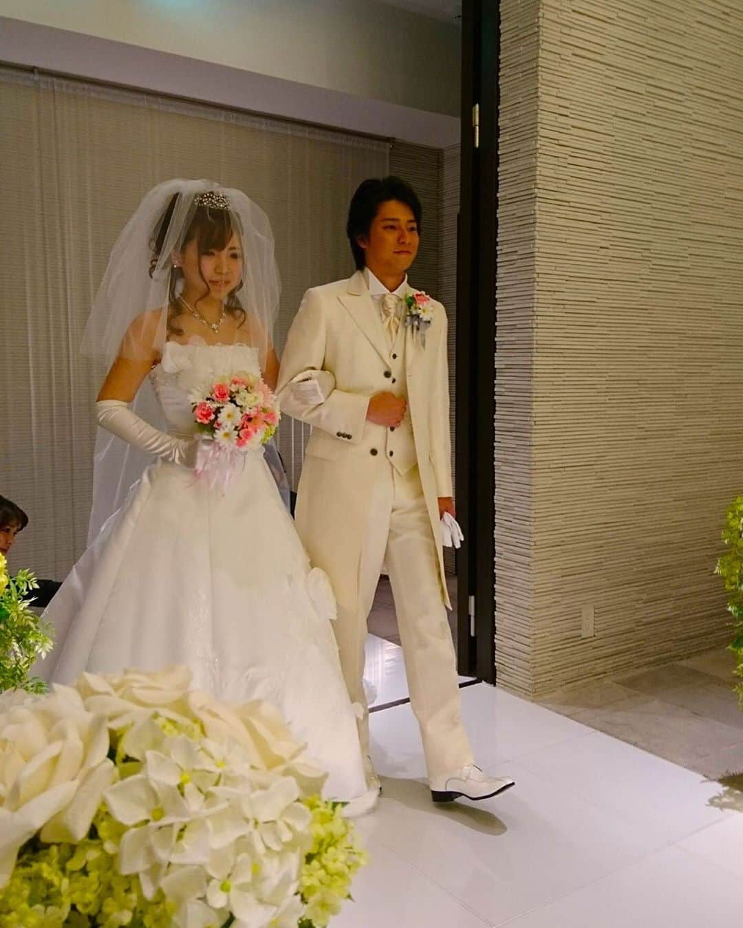 アルカンシエルグループさんのインスタグラム写真 - (アルカンシエルグループInstagram)「@arcenciel.weddingをフォローして、 『#アルカン花嫁』 でお写真を投稿してくださいね* .  こちらのお写真は．  manana827　さんから  リグラムさせていただきました  素敵なお写真をありがとうございます*  ------------------  入場する瞬間は ドキドキとワクワク、 特別な感情に包まれた 世界に一枚の素敵なお写真に*＊ . >>@arcenciel.yokohama #アルカンシエル横浜リュクスマリアージュ . ------------------- . ▽予約はTOPのリンクから❁ お問い合わせはDMに** >>> @arcenciel.wedding . ------------------- #アルカンシエルウェディング #arcencielwedding #アルカンシエル #アルカンシエルリュクスマリアージュ大阪 #アルカンシエル南青山 #アルカンシエル横浜リュクスマリアージュ #アルカンシエルベリテ大阪 #アルカンシエルリュクスマリアージュ名古屋 #感謝を式のまんなかに #結婚式 #ウェディング  #花嫁 #プレ花嫁 #卒花嫁  #結婚式準備#式場探し  #ウェディングドレス #ウェディングレポ #プラコレ #Dressy花嫁 #ウェディングニュース #marryxoxo #関東花嫁  #横浜花嫁  #挙式入場 #チャペルウェディング #ウェディングドレス」8月11日 17時49分 - arcenciel.wedding