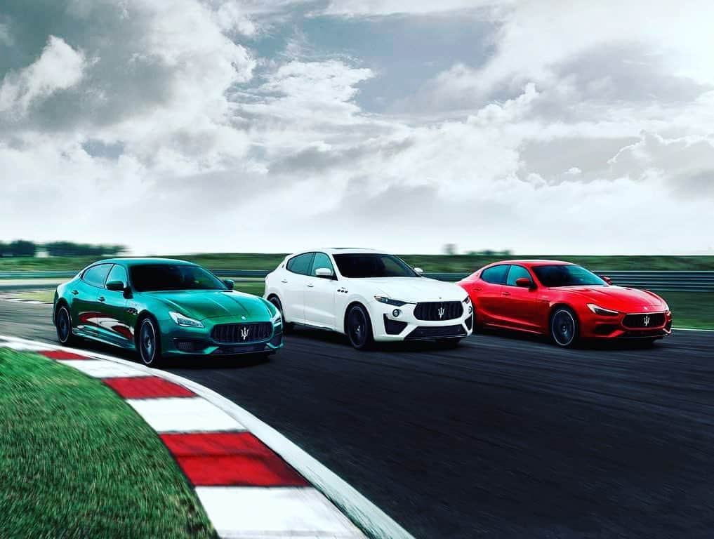 桐生祥秀さんのインスタグラム写真 - (桐生祥秀Instagram)「最高時速326km/h！マセラティ史上最速のクアトロポルテとギブリが登場だそうです。 僕の乗っているレヴァンテ トロフェオと同じエンジン！ 車のように速く、より加速した走りができるように頑張ります。  The fastest Quattroporte/Ghibli/Levante ever.   #Maserati #TheArtofFast #マセラティ #トロフェオ #トロフィー  @Maserati @Maseratijp」8月11日 18時24分 - kiryu1215