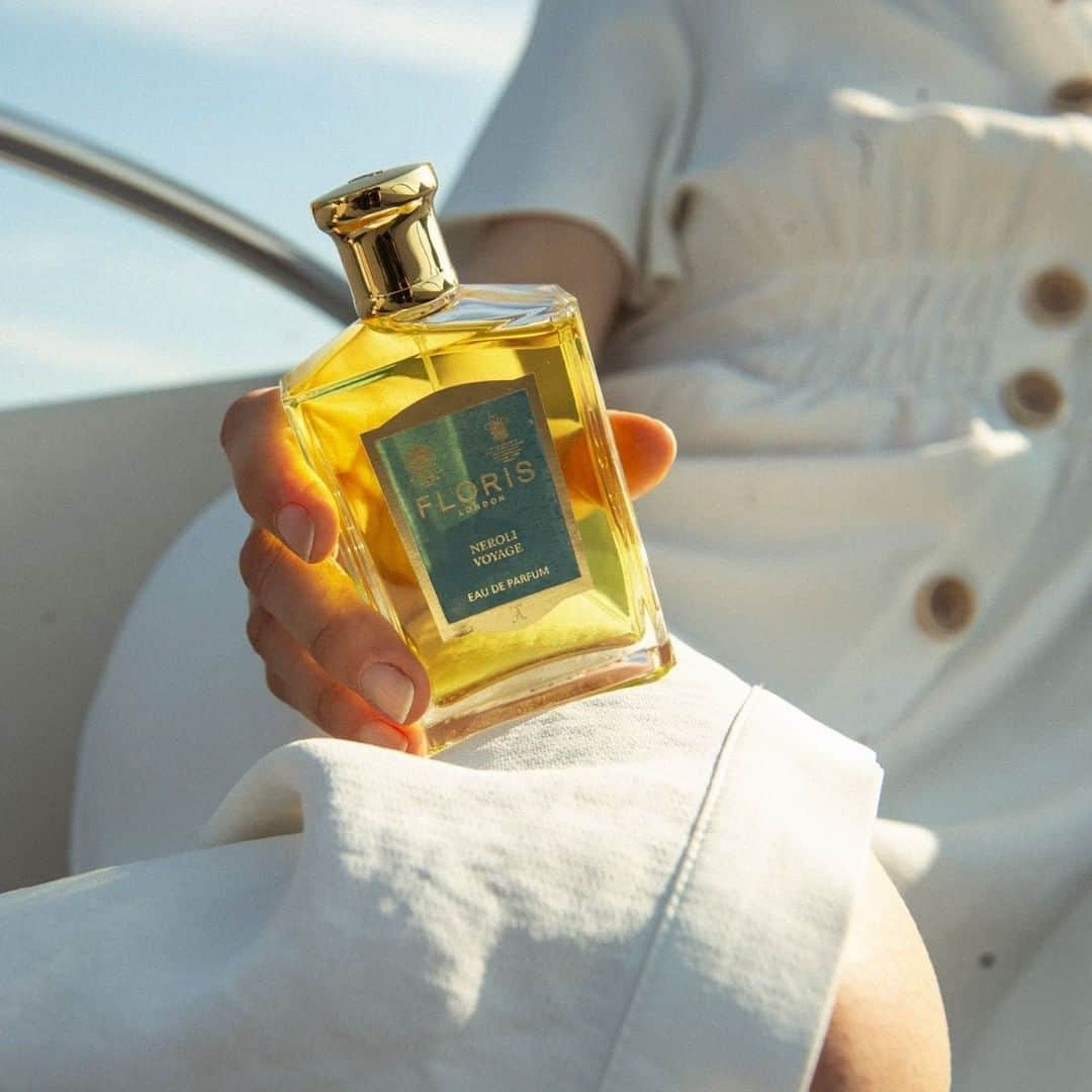 フローリスさんのインスタグラム写真 - (フローリスInstagram)「Let us provide a touch of essential escapism and an opportunity to dream of being cooled by a soft Mediterranean breeze with a spritz of Neroli Voyage Eau de Parfum. #FlorisLondon #NeroliVoyage #Mediterranean #CitrusMarine #LuxuryFragrance #SummerScent #SummerFragrance」8月11日 18時16分 - florislondon