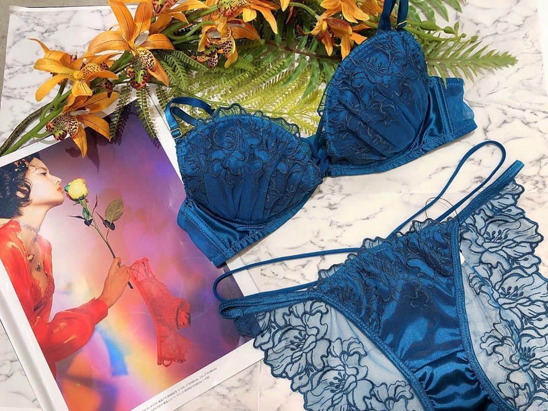 Ravijour札幌4丁目プラザ店のインスタグラム：「#onsale  本日は #ペタルホットリフト のご紹介です！ 詳しくはブログへ✈  #ラヴィジュール #ravijourstaff  #ravijoursapporo  #ravijour_official」