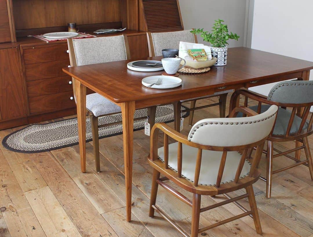 ACME Furnitureのインスタグラム