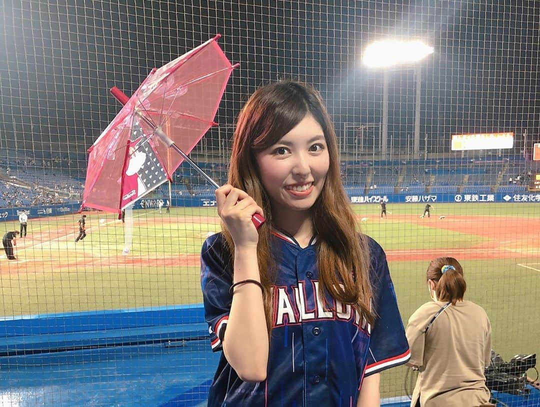 橘ゆりかさんのインスタグラム写真 - (橘ゆりかInstagram)「⛱🏟⚾️﻿ ﻿ ﻿ お久しぶりに！﻿ 神宮へヤクルトの応燕に行ってきました⚾️﻿ ﻿ 手拍子は起こるけどセミの声が聞こえるほどの静けさがあって不思議な感じだったなぁ…﻿ すわほー出来なかったけど楽しんできたよ🥺🥺﻿ ﻿ 小さいヘルメットかわいい🍨❣️﻿ ﻿ ﻿  #swallows #baystars #ヤクルトスワローズ #神宮球場 #野球観戦 #東京ヤクルトスワローズ #スワローズ #冷やしうどん #橘ゆりか #東京音頭 #夏の思い出 #燕女子 #baseball #tokyoyakultswallows」8月11日 18時31分 - yuricalcal