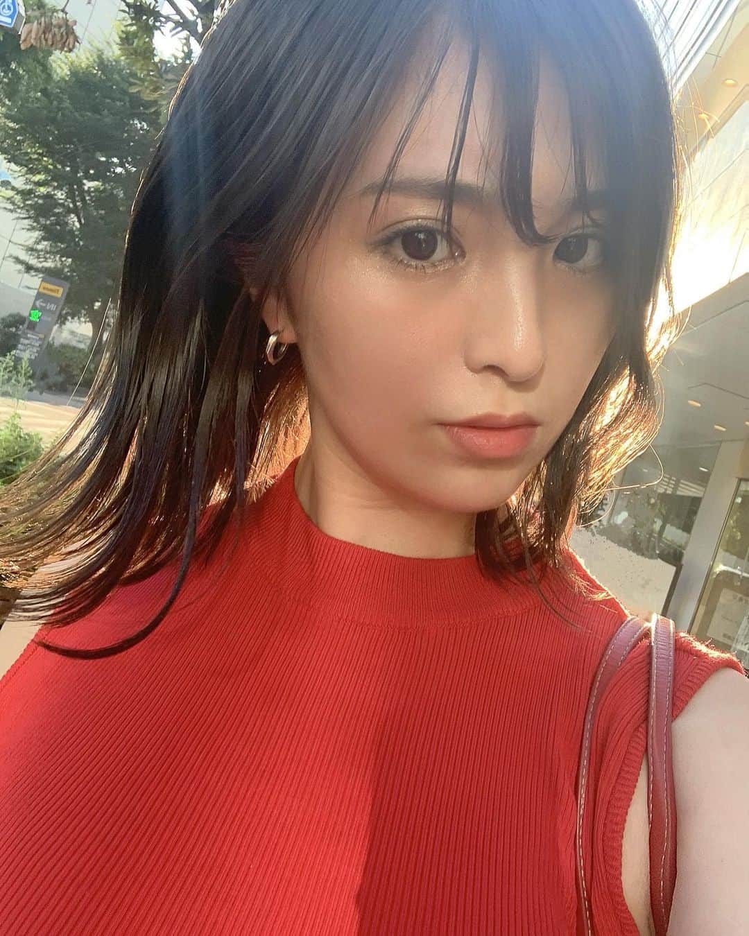 柳いろはさんのインスタグラム写真 - (柳いろはInstagram)「髪レスキューに 紫外線で痛んだ髪を 助けてもらいました。  @quown_hair  @aula_diva   愛用の香水Jo Malone の イングリッシュペアーと 同じ香りがするシャンプーに 出逢ってしまった。。  quownの文字が入った フォトフレームキャンドルは だいぶ遅めの開店祝いに つくりました𓆸𓂃𓍱  #quown_hair  #deeplayer」8月11日 18時50分 - irohayanagi
