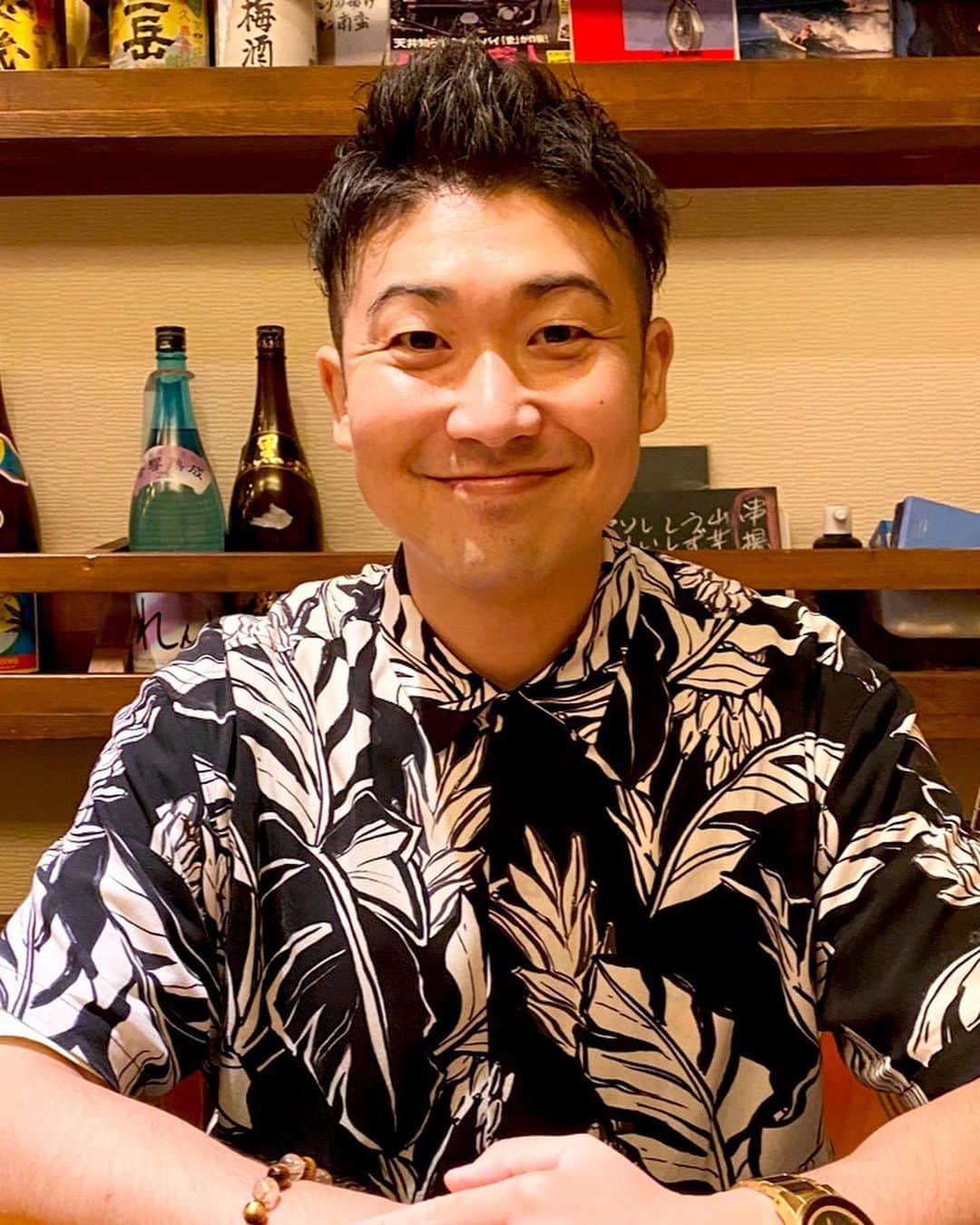 レイチェルのインスタグラム：「今週の『レイチェルちゃんねる』は、  生配信をしたいと思います！  とゆーことで、  明日21:00から、  ちょっと変わった場所で生配信させていただきますよ！笑  いったいそれがどこかは見てのお楽しみっ！  とぉ〜か言っちゃってぇーーー！！！！！ 🤣🤣🤣🤣💨💨💨💨✨✨✨✨🎶🎶🎶🎶🎶 #吉本自宅劇場 #吉本新喜劇 #レイチェル #YouTube #レイチェルちゃんねる #毎週 #水曜日 #公開 #今週は #生配信 #ちなみに #明日配信する場所と #写真の場所は #関係ないですよ #😋✨✨✨」