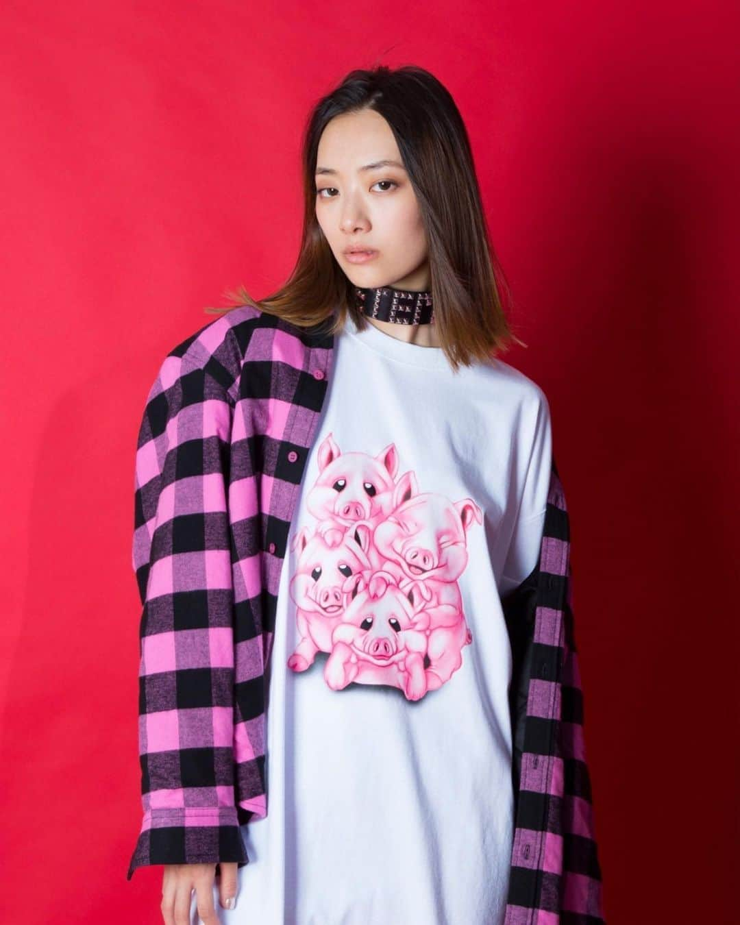 ヴェトモンさんのインスタグラム写真 - (ヴェトモンInstagram)「NAUGHTY PIGS T-SHIRT, STUDS LOGO CHOCKER & MORE - NEW SEASON NOW IN STORE @daynightstores」8月11日 18時44分 - vetements_official