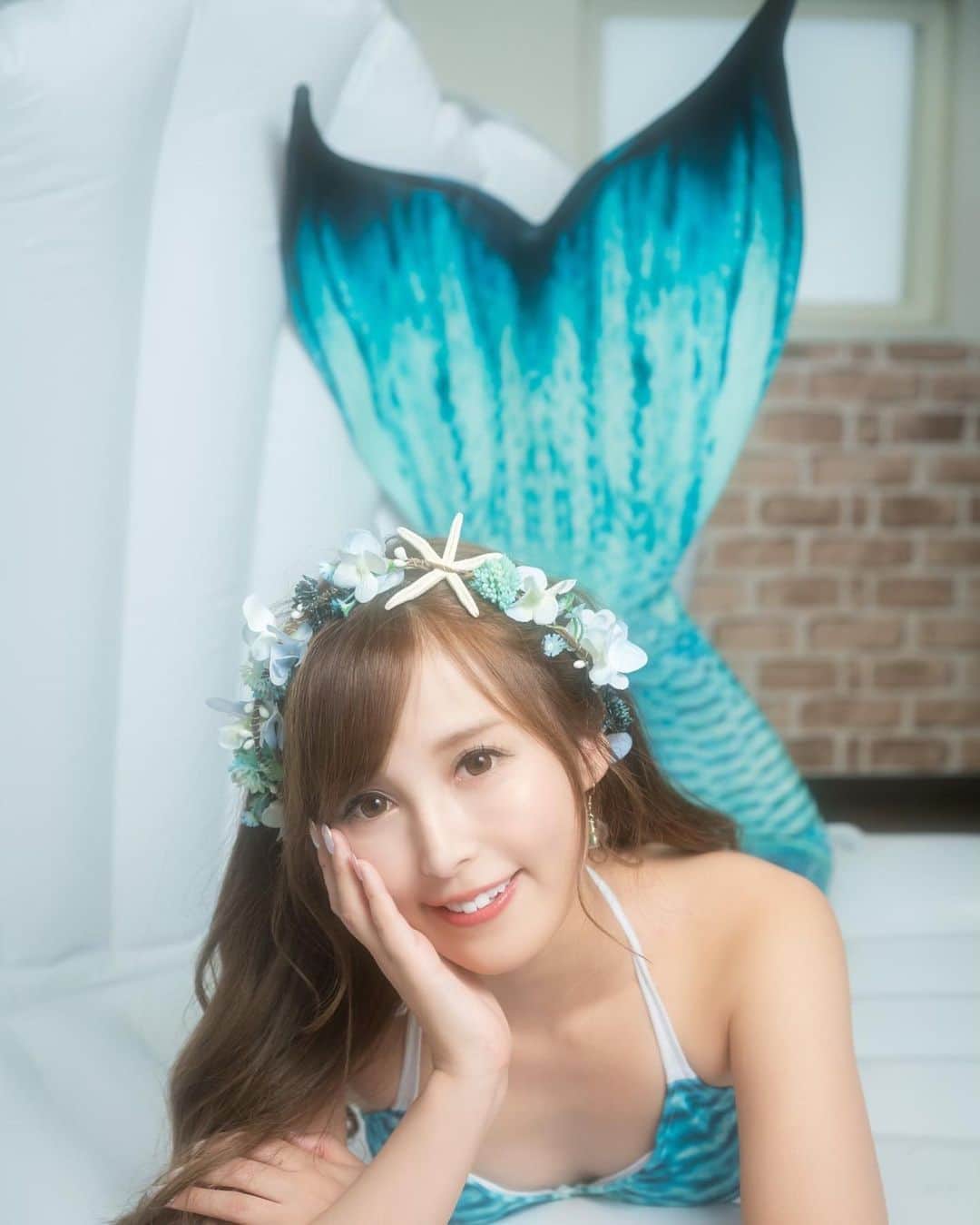 葵井えりかのインスタグラム：「🧜‍♀️🐚🌼 #portrait#marmeid #cosplay #マーメイド #instagood#葵井えりか#blue」