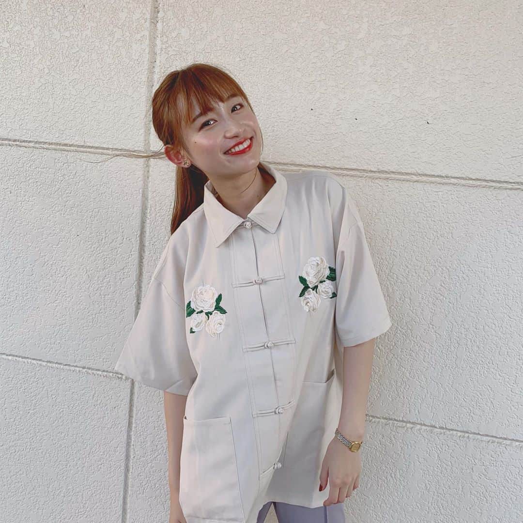 鈴木えりかのインスタグラム：「. カンフーシャツかわ！ ちょろげなびいてる😀 . . . . #カンフーシャツ #ポニーテール #🐴 #jouetie #code #todayscode #ootd」