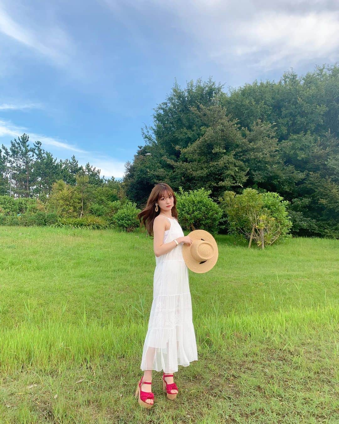 りなぴよさんのインスタグラム写真 - (りなぴよInstagram)「🍉🍉🍉  『青空と緑と。』  夏らしい📸 毎日暑いけど元気ですか〜？🥴」8月11日 18時48分 - piyo_na_ri_