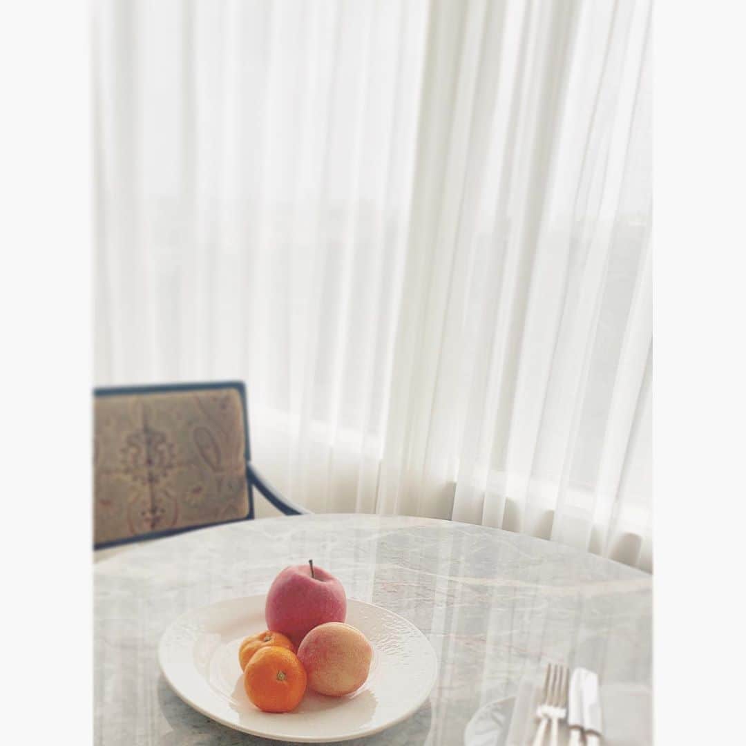 乙黒えりのインスタグラム：「. . . . #夏休み #フルーツ」