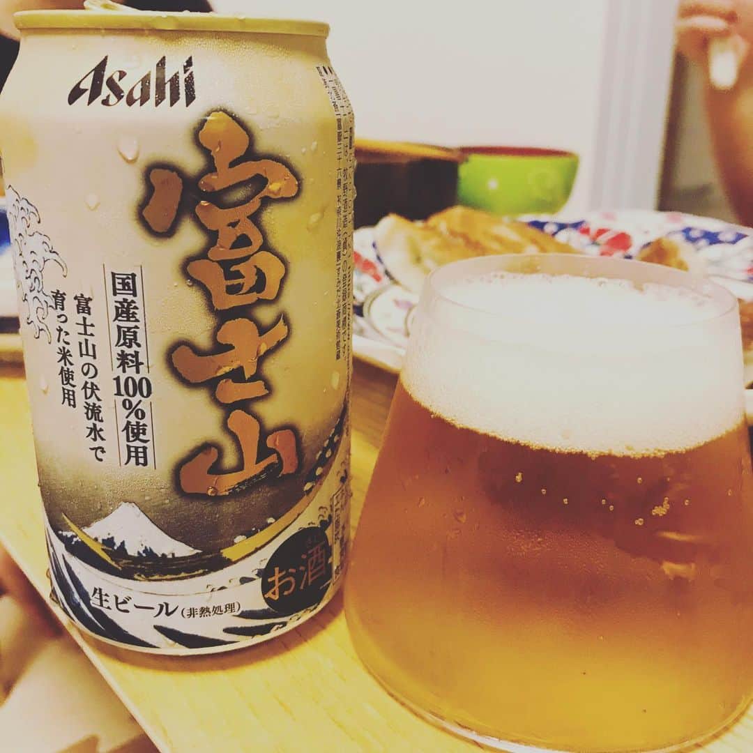 堀井亮佑のインスタグラム：「富士山。良い意味で水っぽく、水の美味しさが際立つ。好み！ #beer #堀井ビールログ  #asahibeer」