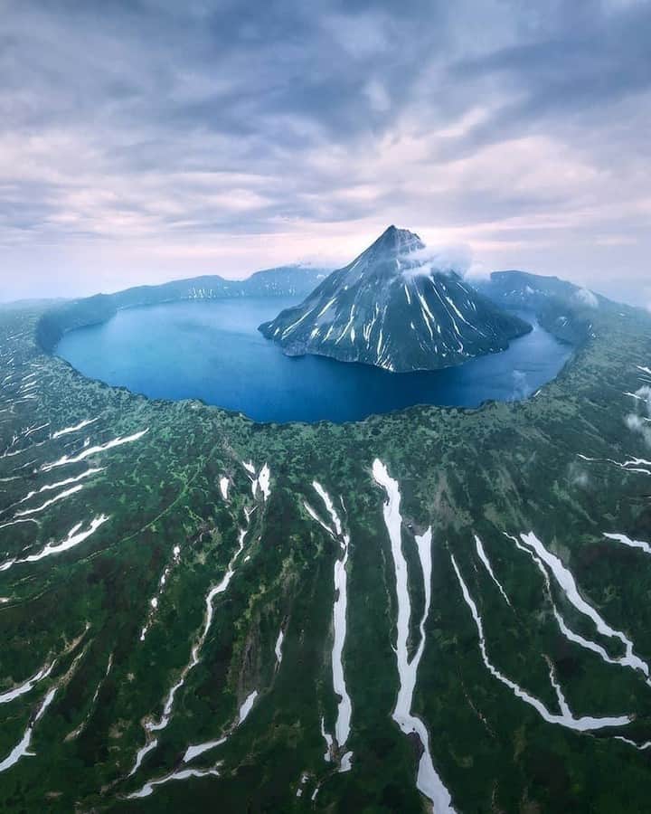 Discover Earthさんのインスタグラム写真 - (Discover EarthInstagram)「"That's an aerial panorama of Onekotan island in northern Kurils chain. Incredible masterpiece of nature - volcanic cone inside ring lake. A place so hard to reach and exciting to explore." #discoverrussia 🇷🇺 with @danielkordan  #Onekotan #island #volcano #volcanic #russia」8月11日 19時00分 - discoverearth