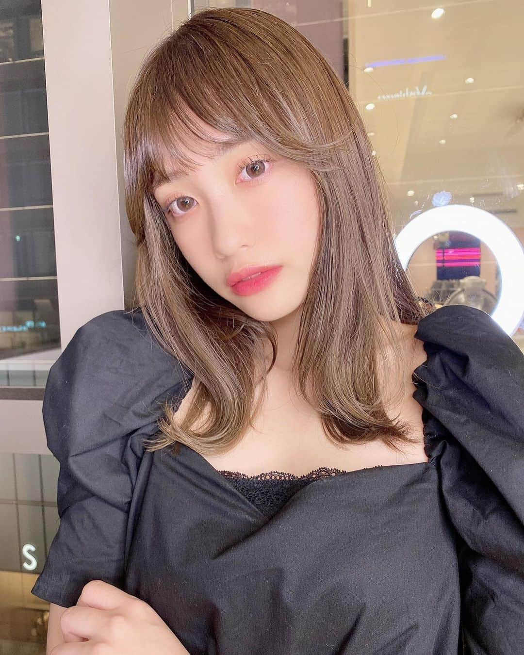 山本瑚々南さんのインスタグラム写真 - (山本瑚々南Instagram)「. new hair👱🏻‍♀️♡ 前回よりベージュにっ どうですか〜🧴？  #Japanesegirl #自拍 #좋아요 #좋아요반사 #좋아요꾹 #팔로미 #셀카그램 #셀끼꾼 #메이크업 #일상룩 #헤어스타일  #패션 #셀카타임 #코스메틱 #粉我 #ootd #selfie」8月11日 19時03分 - yamamoto_kokona