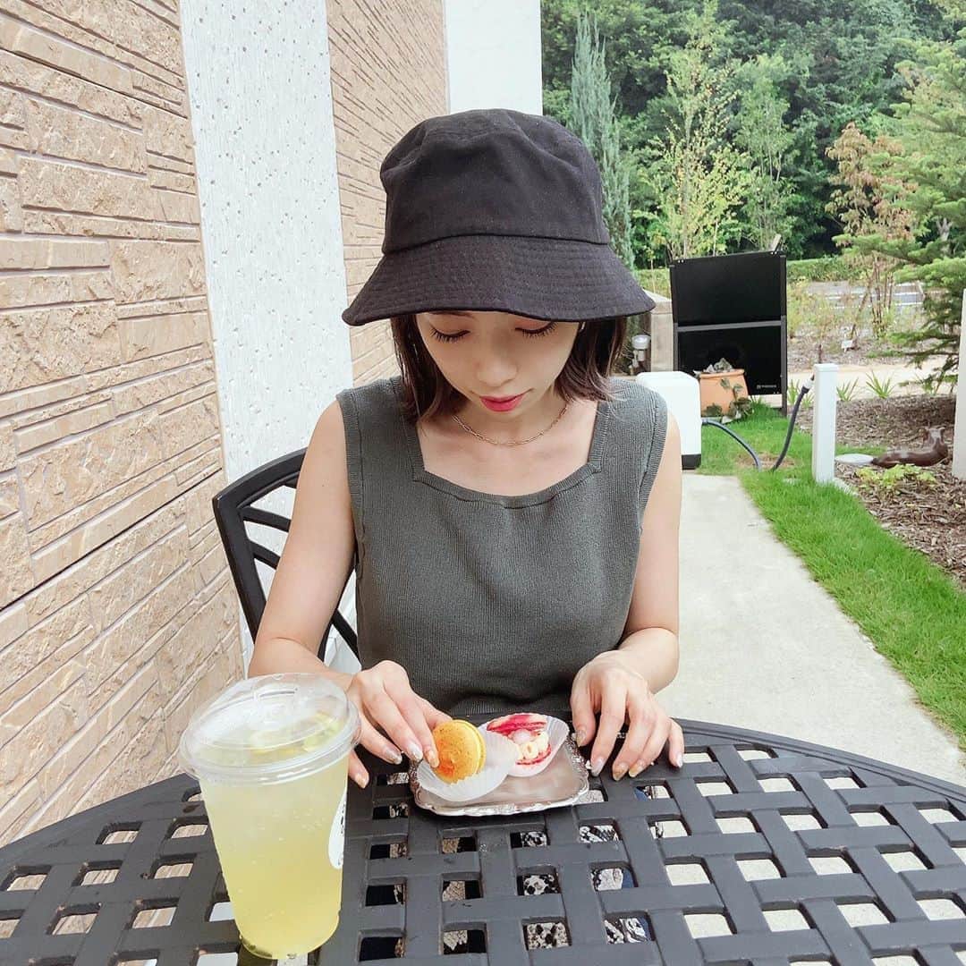 塩川裕美のインスタグラム：「. . 若松にこんなかわいいマカロンのお店があったとは👶🏻 . . . . #北九州カフェ #若松カフェ #マカロン #トゥンカロン #カフェ巡り #今日の服　#洋服好きな人と繋がりたい #福岡サロモ　#バケハ #ootd #jurate #beautyandyouth #code #14k #休日 #休日の過ごし方 #いいね」