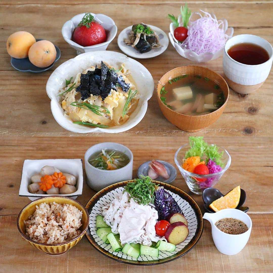 yunaのインスタグラム：「♩ . #まとめて投稿 #ひとりごはん . . 🍚他人丼 なすとえのきのさっぱり煮 まるごと冷やしトマト お吸い物 大根サラダ びわ . . 🍚冷しゃぶ 炊き込みご飯 里芋の煮っころがし お味噌 ラぺサラダ ミョウガの甘酢漬け オレンジ🍊 . . #yunaご飯#lin_stagrammer#kurashiru#delistagrammer#Japanesefood#ロカリキッチン#デリスタグラマー#クッキングラム#クッキングラムアンバサダー#タベリー#フーディーテーブル#Kissカメラ#iegohanphoto#てづくりごはん365#おうちごはん#おうちごはんlover#ママリクッキング#マカロニメイト#おうちごはん通信#キッチングラム#おうちカフェ#夜ごはん#晩ごはん#dinner#小石原焼#翁明窯元#白山陶器#波佐見焼」