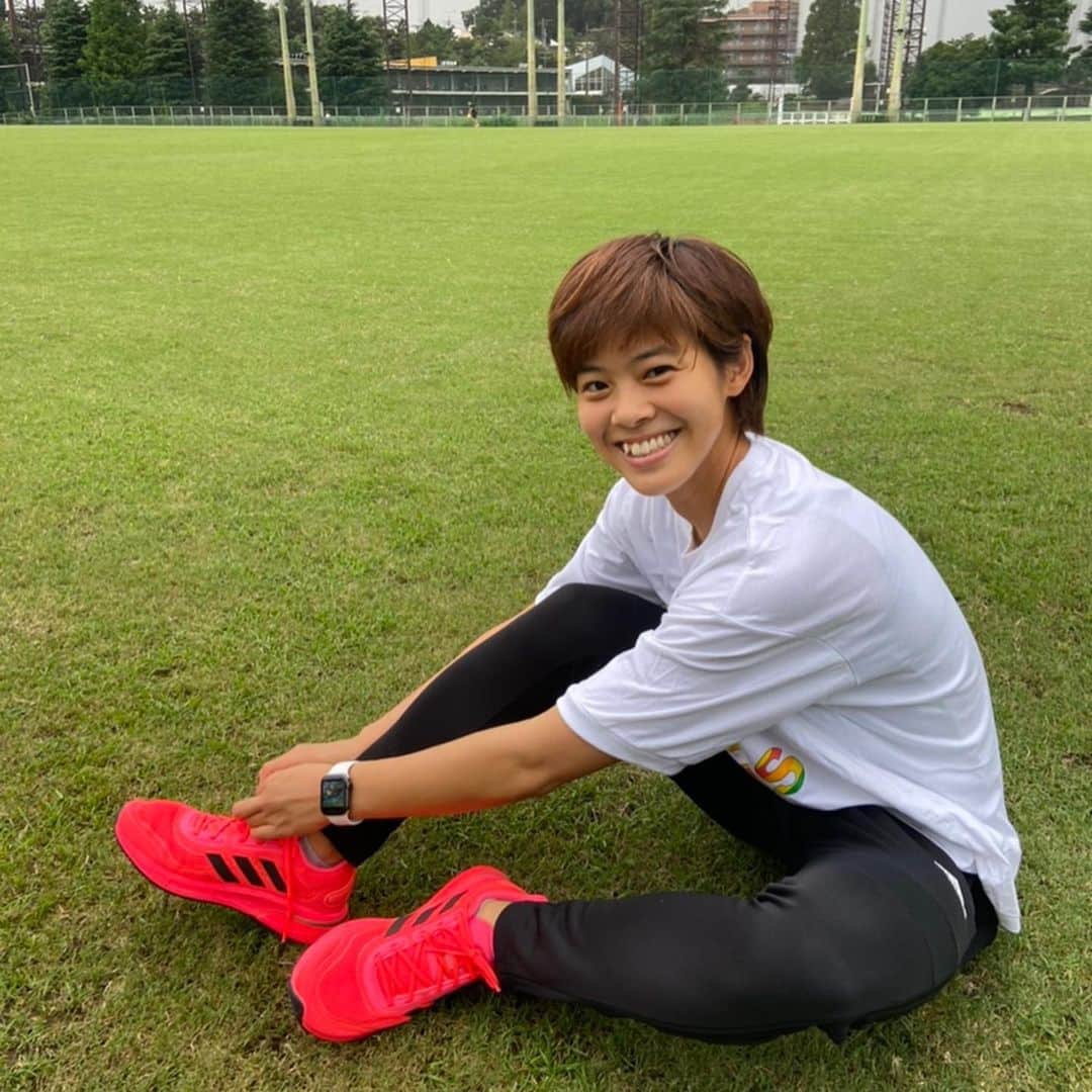 小林里歌子のインスタグラム：「. . 私の母校である、常盤木学園高校へ希望を込めてシューズを送りました。  このピンクのシューズを履いて、大会に向けて頑張ってください！  @adidastokyo #READYFORSPORT #CREATEDWITHADIDAS」