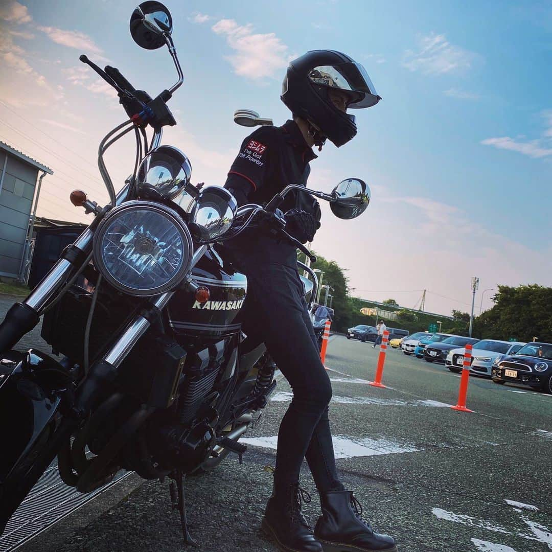 栗原航大さんのインスタグラム写真 - (栗原航大Instagram)「かっこつけちゃいました🔥🔥🔥  #バイク #バイク乗り #バイク乗りの日常 #ライダー  #カワサキ #カワサキバイク #kawasaki #zrx400ii #zrx400乗り」8月11日 19時28分 - ko_dai612