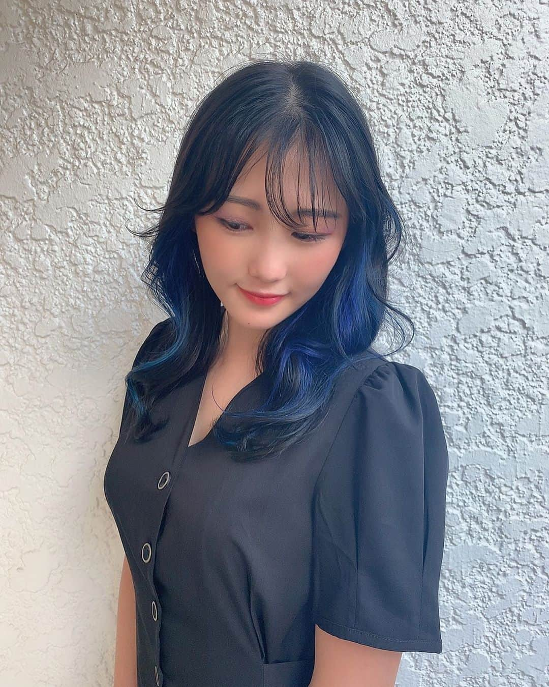 西野未姫さんのインスタグラム写真 - (西野未姫Instagram)「💙💙💙  #インナーカラー #ネイビーブルー #ヘアーカラー  #青い海の伝説 #見たから青にした #登場人物髪色青の人いないのに #韓国ヘアー  #憧れ #オルチャン #メイク #ブルーアイシャドウ  #novo ＃07_キャッスル」8月11日 19時29分 - nishinomiki_official