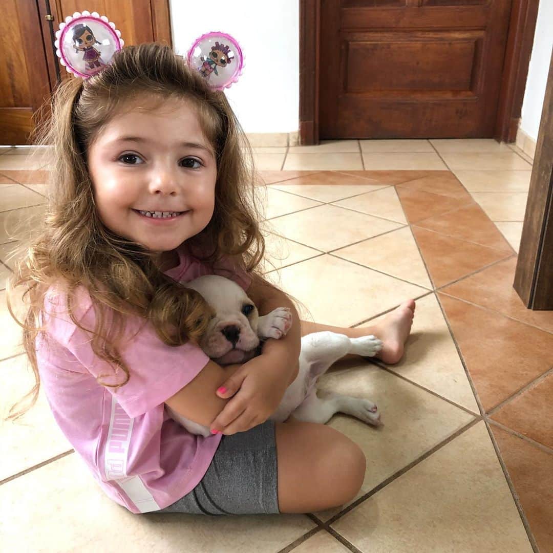 Regeneratti&Oliveira Kennelさんのインスタグラム写真 - (Regeneratti&Oliveira KennelInstagram)「Good morning with some cuteness 🥰 @beatricedisse  #kidswithdogs #frenchie #cute」8月11日 19時32分 - jmarcoz