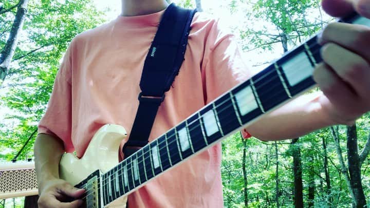 小野武正のインスタグラム：「わしにちは！わしです！﻿ やっぱりビールってあんまり太らないと思うんですよねえ﻿ ですよねえ﻿ ですよねえ﻿ てへぷしゅ！うま！﻿ ﻿ 今日はとあ〜る撮影をしてきましたよ〜﻿ どんな感じになっちょるかなあ！かっちょよさそうだよ〜おた〜のしみぃにぃ﻿ ﻿ 今日はKEYTALKさんのfiction escapeのチキンピッキングフレーズパターン2をゆっくり弾いてみたお﻿ パターン1はTwitterにあるお〜﻿ ﻿ 今日はあついよ〜﻿ ﻿ 今日は冷房つけて寝るよ〜﻿ ﻿ 森すみ〜﻿ ﻿ #わしつなぎ﻿ #もりつなぎ﻿ #keytalk﻿ #コーヒーカップだじょお﻿」