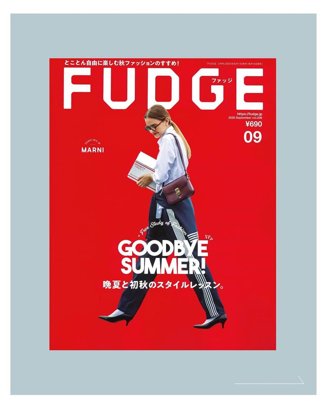 FUDGEさんのインスタグラム写真 - (FUDGEInstagram)「2020.08.11 本日発売！『FUDGE』2020年９月号は、 ＞GOODBYE SUMMER! ＞晩夏と初秋のスタイルレッスン。 . >> PHOTO 03 【秋とあまのじゃくな私】新しい季節がせっかちに顔を覗かせてきた。ウキウキ気分にかぶれながら秋の洋服を纏ったけれど、夏のことが忘れられない。 食欲、芸術、スポーツの…夏 !? やり残したこと全部コンプリートして、素敵な秋を迎えよう。 . . >> PHOTO 04 【トラッドアイテムを愛する彼女がスポーツアイテムと出会ったら……。】ある日いつもの着こなしにスポーツアイテムを合わせてみた。ポップで機能的でインパクトあるデザインは、着こなしに躍動感を与えてくれた。鏡の前であれこれ試していたら、いけない！約束の時間に遅れそう。 . . >> PHOTO 05 【彼女の相棒は、スカーフとカゴバッグ】彼女は毎日スカーフとカゴバッグを身に着ける。それは着こなしに欠かせない気品あるエッセンス。大人なレディに憧れる、お茶目な彼女のとある6日間。 . . >> PHOTO 06 【靴とバッグのマイルール】女の子は素敵なバッグに目がない生き物。”小物”なんて呼ばれ方をすることもあるけれど、その小物選びがお洒落の醍醐味だったりもする。靴とバッグにこだわりを持つ、彼女の6つのルール。 . . >> PHOTO 07 【夏の終わりのブルー】夏の終わりになると、着たくなる。表情豊かな青色は私の心の色。ときめきも、ざわめきも、まるほとブルーに託して、短い夏の残りを楽しむようにブルーの色選び。ホワイト、水色、鮮やかな青、ネイビー…。自由に気ままに重ねてまとって、不協和音もなんのその。大胆に凛としたブルーを見方につけて、夏のエピローグ。 . . >> PHOTO 08 【気になるあの子のお部屋事情】家にいる時間が増えて身の周りのものを整理整頓した人も多いのでは？そんな今だからこそ本当に必要なものが見えてくる。4人の女の子にスポットライトを当てて、4種類のインテリアをご紹介。あなたのお気に入りがきっと見つかるはず。 . . . 全国の書店、コンビニ、webで人気販売中です！◎ ぜひ、最新号をゲットして @fudge_magazine をタグ付けしてね！ .⁣ .⁣ ＼ コーデ投稿📸募集中 ! ／ 今月の@fudge_magazineでは、 9月号スカーフ特集にちなんで、特別企画【 #FUDGEスカーフ倶楽部 】を実施中！ . 〰︎ 参加方法 〰︎ ① #FUDGEスカーフ倶楽部 のハッシュタグ ② @fudge_magazine のタグ 2つをつけて、のお写真を投稿📸 . ストーリーズのハイライトから詳細をチェックしてね！ みなさんのご参加お待ちしております◎  ------------------------ 《FUDGEの他のアカウントも更新中》 ⌎men'sFUDGE @mensfudge ⌎snap @fudge_snap ⌎onlinestore @fudge_online_store」8月11日 19時40分 - fudge_magazine