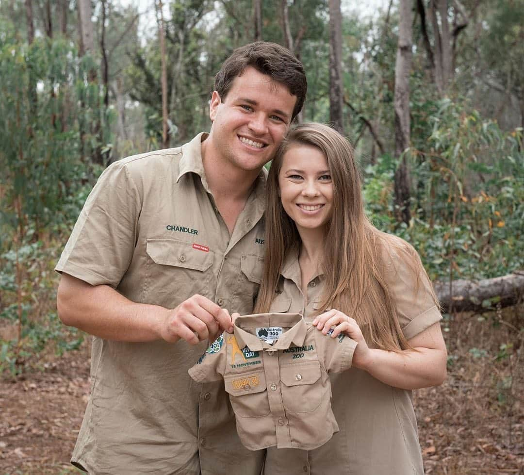 People Magazineさんのインスタグラム写真 - (People MagazineInstagram)「Baby makes three! 🍼 Bindi Irwin and Chandler Powell are expecting their first child together: "We couldn’t wait to share the news as this beautiful little being has become the most important part of our lives. Your support means the world to us." ❤️ Tap the bio link for more of the sweet details.  #Regram @bindisueirwin」8月11日 19時41分 - people