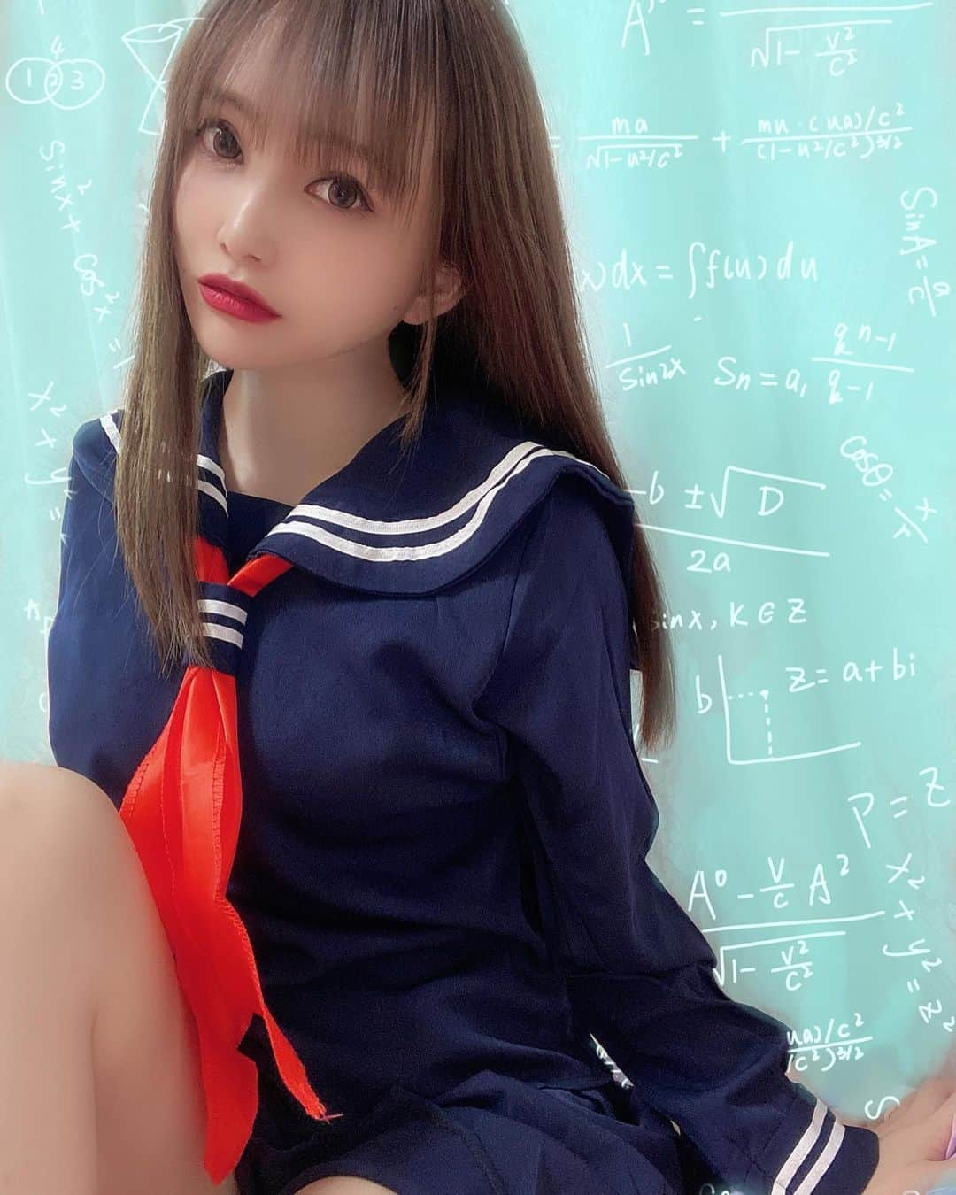 宇佐美あいりさんのインスタグラム写真 - (宇佐美あいりInstagram)「はい♡どうぞ♡久々のコスプレ♡セーラー服の日じゃないけど制服あいりん(∗ ˃͈ 艸 ˂͈ ∗)✨先日ファンの方から頂いたのでイベントで特別に着たよ☺️めっちゃ恥ずかしかったwまだギリイケるかな？😂💓wヤンキーってめっちゃいじられたw  #コスプレ#制服#セーラー服#仮装#女子高生#jk#まだイケるかな #ヤンキー#ヤンキー女子#言われます#違うもん#じわる#セーラー服の日#制服の日#ぢゃないけど#セーラー服コスプレ#コス#プレゼント#instadaily#instalike#igers #selfie#instagood#pleaselike#followme#japanesegirl」8月11日 19時44分 - airi.usami_official