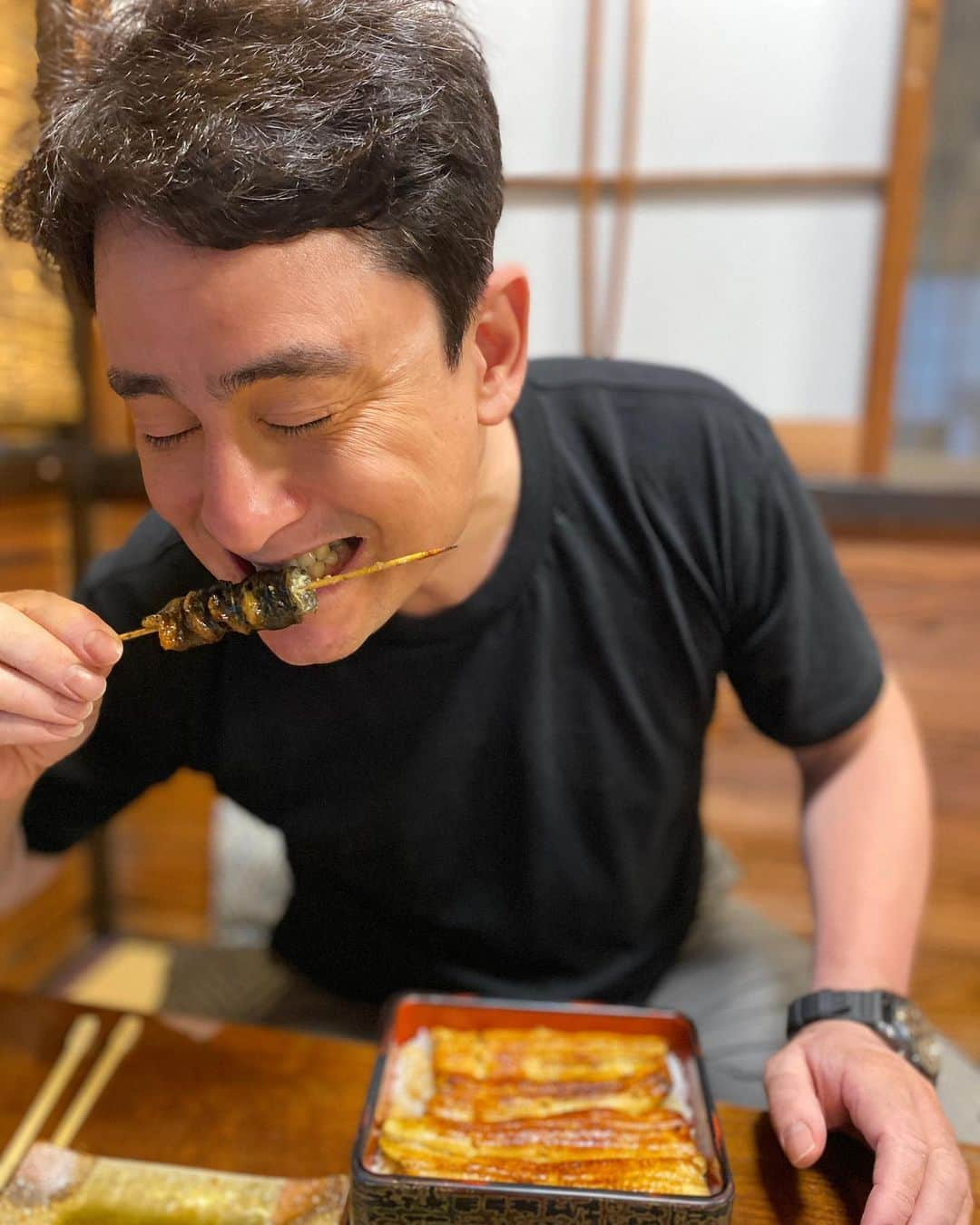 野口健さんのインスタグラム写真 - (野口健Instagram)「大月のうなぎ屋さん、登喜和さんに！ 究極夏バテ中のワタシ。登喜和さんのうな重と、ひれ焼きで、かなり復活！と言うか、本気の本気で美味しい！！！　ひれ焼き、これは本気で驚く。僕もスタッフの戸塚さんもバテバテ状態でしたが、2人してニコニコ。これで明日の収録も頑張れる！！！  #野口健#大月#登喜和#うなぎ登喜和」8月11日 19時45分 - noguchiken8848