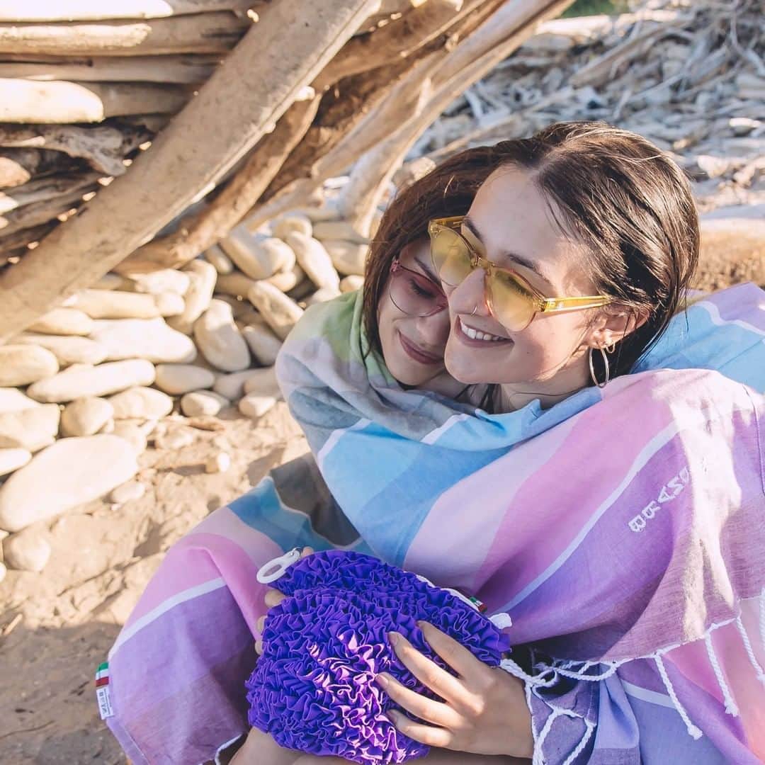 のインスタグラム：「Summer vibes  Ph @raoul_grandolfo  #brandinatheoriginal #summer2020 #summervibes #pareos #fashinitaly #baglover #bagaddict」