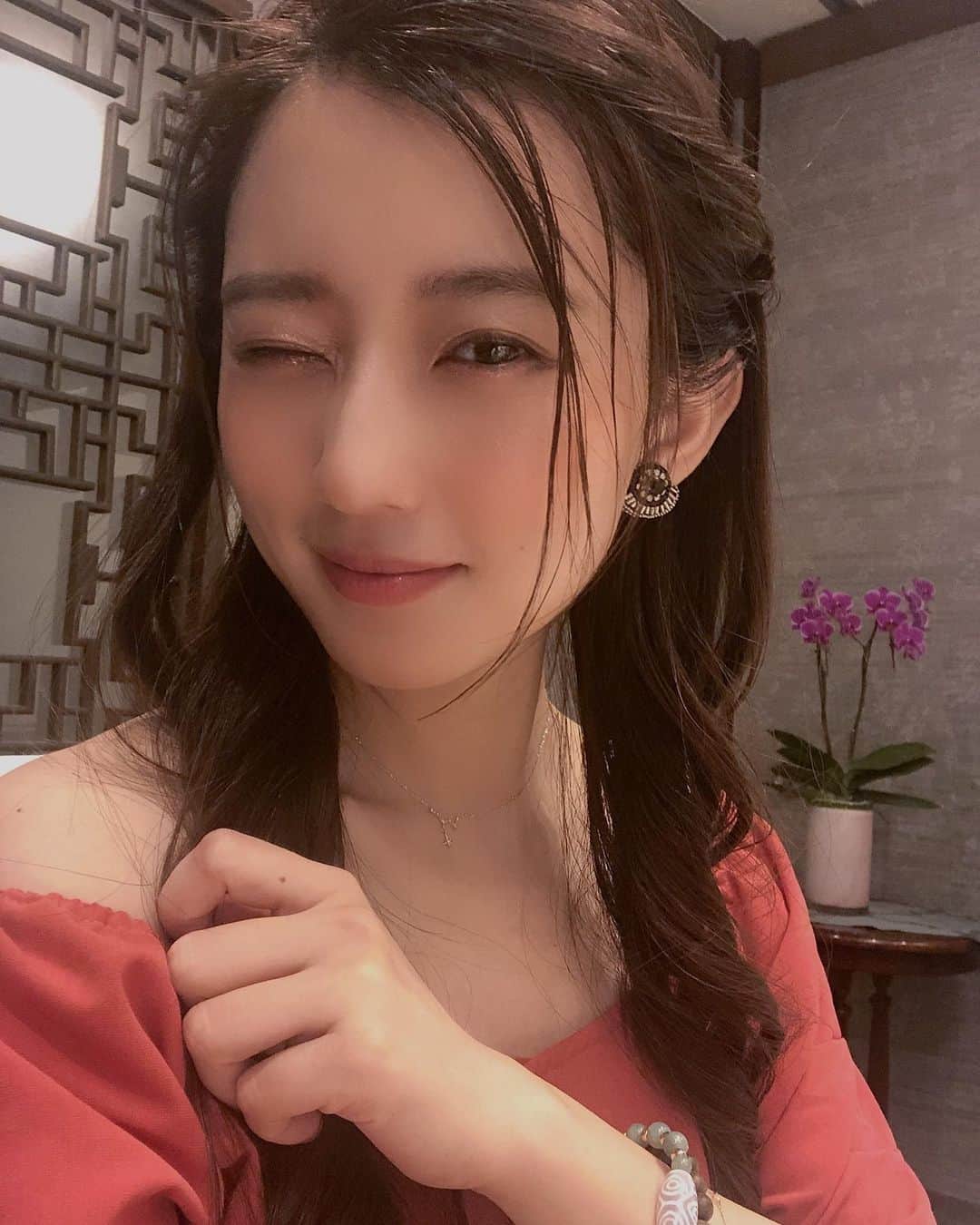 段文凝さんのインスタグラム写真 - (段文凝Instagram)「本当はまたすぐにでも北京ダック食べに行きたいです😢😋❗️ . .  #TV#TV収録#TV出演#生放送 #メイク#インフルエンサー#撮影#チャイボーグ#オルチャンメイク#オルチャンヘア#韓国#中国#ファッションモデル#モデル#ヘアメイク#中国メイク#クリエイター#雑誌#雑誌撮影#雑誌掲載#ポニーテール#タピオカ#広告モデル#タレント#イベント#アパレル#アパレル撮影#アパレルモデル#北京ダック#銀座」8月11日 19時57分 - duan_wen_ning
