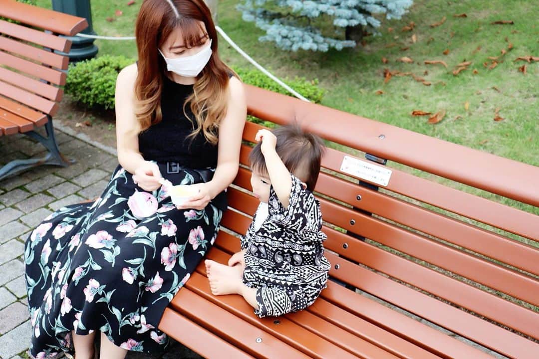 Momoeのインスタグラム：「. .  お外でランチのみよ🤣❤️ お外で食べるご飯は別格🥰 . . #happy #家事 #育児 #family #家族 #boy #smile #男の子 #息子 #code #love #lucky #kids #子供 #thankyou #宝物 #ベビー #fashion #follow #心 #縁 #パパ #ママ #家族写真 #男の子ママ #赤ちゃん写真 #photo #子育て #1歳 #flower」