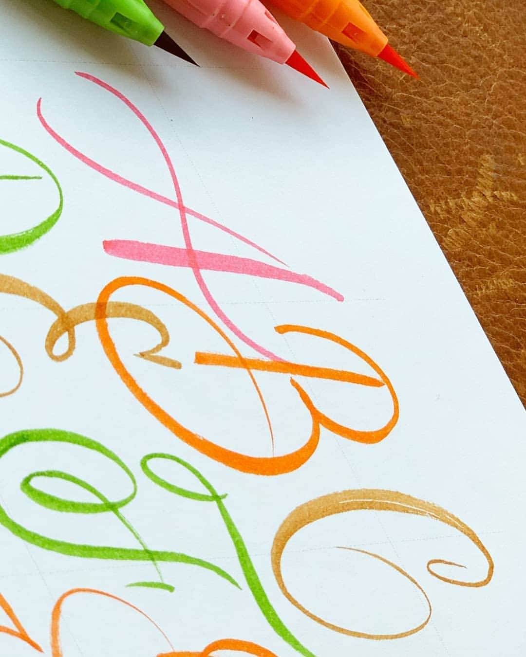 Kuretakeさんのインスタグラム写真 - (KuretakeInstagram)「リアルブラッシュでブラッシュレタリングしてみませんか？  Lovely brush lettering with candies colors Clean Color Real Brush 🍭  Art by: @kalomakeart  Made with: ZIG CLEAN COLOR REAL BRUSH」8月11日 20時00分 - kuretakejapan