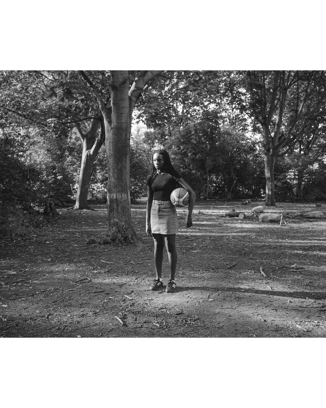 Vogue Italiaさんのインスタグラム写真 - (Vogue ItaliaInstagram)「City Parks in lockdown, by @SophieWedgwood. About the project - Throughout June Sophie began to walk in local parks. Responding to the isolation that had become our daily lives and with a humility that is present in the pictures themselves, Wedgwood would lose herself in parks, stumbling upon whimsical scenes and moments of tenderness. The strangers she photographed are deeply absorbed in their thoughts yet somehow also longing for connection. The images provide a window into the trepidation of everyday people as epochal events play out across the world. The subjects were street cast by @LisaDymph on their walks. The project is ongoing. See all the pictures via link in bio.」8月11日 20時09分 - vogueitalia