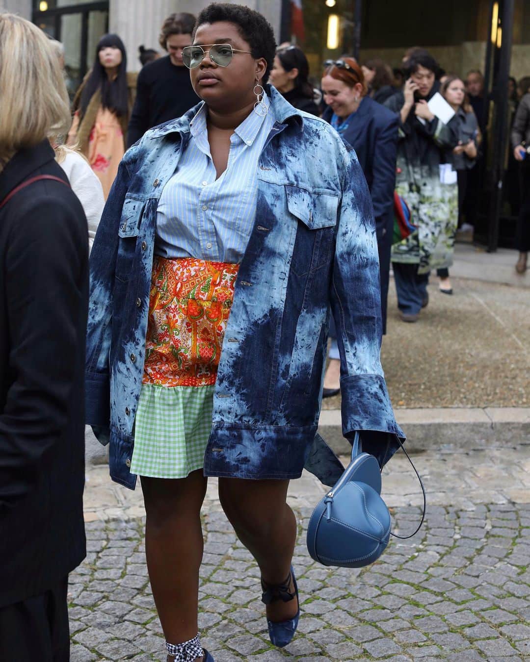 Lee Oliveiraのインスタグラム：「1st October 2019  Place d’Iéna, Paris @gabriellak_j  . . . #streetphotography #paris #pfw19 #streetstyle #mode #style」