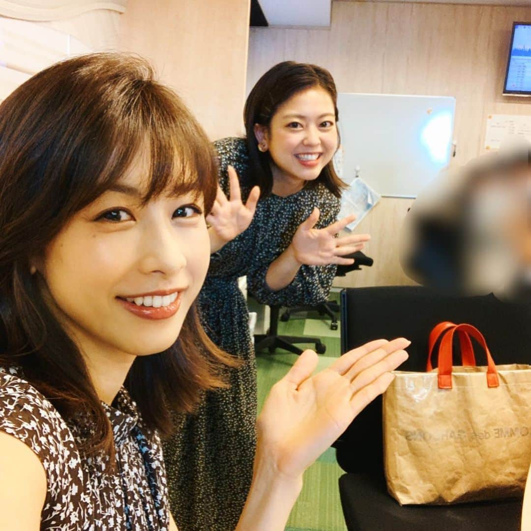 加藤綾子さんのインスタグラム写真 - (加藤綾子Instagram)「* 報道センターで会いました🙆‍♀️✨ 杉原ちゃん☀️ インスタを始めたそうですよ🤓💕 #いつも明るく太陽のような #杉原千尋アナウンサー #大学の後輩です　🎹♫ #今週も #イット #よろしくお願いします」8月11日 20時14分 - ayako_kato.official