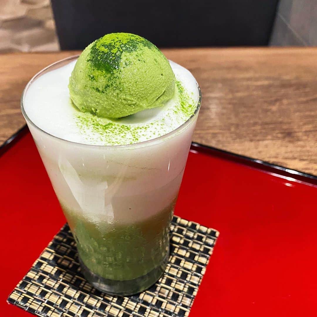 run+さんのインスタグラム写真 - (run+Instagram)「#奇遇ですね からの奇遇ですね！ 前日の #しぞーかおでん がおいしくて地元の味を買って帰れるお店を @ai_bon.bon ご案内頂いてたら、 見覚えあるオレンジTシャツ！またしても #奇遇ですね ♡  ご一緒させて頂き🥂一杯だけのつもりが… 楽しい時間は早かった😆✨  気になったお土産色々🎁🛍」8月11日 20時16分 - runplus