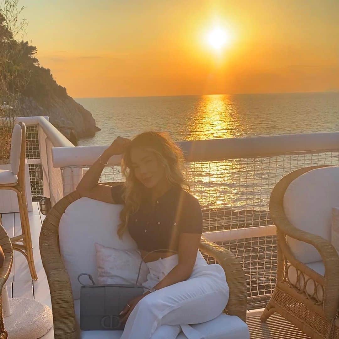 ジェシカ・スターリングのインスタグラム：「Pequeños momentos que hacen grande la vida❤️❤️ Enjoy the little things🍀」