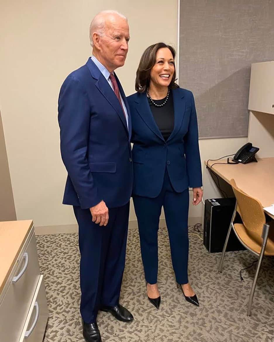 ヒラリー・クリントンさんのインスタグラム写真 - (ヒラリー・クリントンInstagram)「I'm thrilled to welcome @KamalaHarris to a historic Democratic ticket. She's already proven herself to be an incredible public servant and leader. And I know she’ll be a strong partner to @JoeBiden. Please join me in having her back and getting her elected. #WeHaveHerBack」8月12日 5時40分 - hillaryclinton