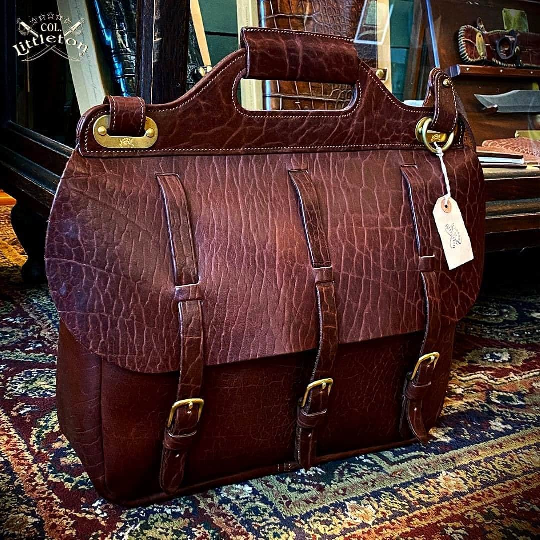 カーネルリトルトンさんのインスタグラム写真 - (カーネルリトルトンInstagram)「LAST ONE AVAILABLE ...This One-of-a-Kind Saddlebag Briefcase in Tobacco Brown American Buffalo is a stunner!! Don’t be sad when you look tomorrow and it is sold…make it yours TODAY! SHOP NOW link in bio...then go to Limited Edition.  #YouSnoozeYouLose #PrivateStock #LimitedEdition #OneOfAKind #Buffalo #BuffaloLeather #Bison #BisonLeather #ShopSmallBusiness #Leather #Leathergoods #Handmade #Handcrafted #MyColStyle #ColLittleton #ColonelLittleton #Tennessee #MadeInUSA」8月12日 5時51分 - colonellittleton