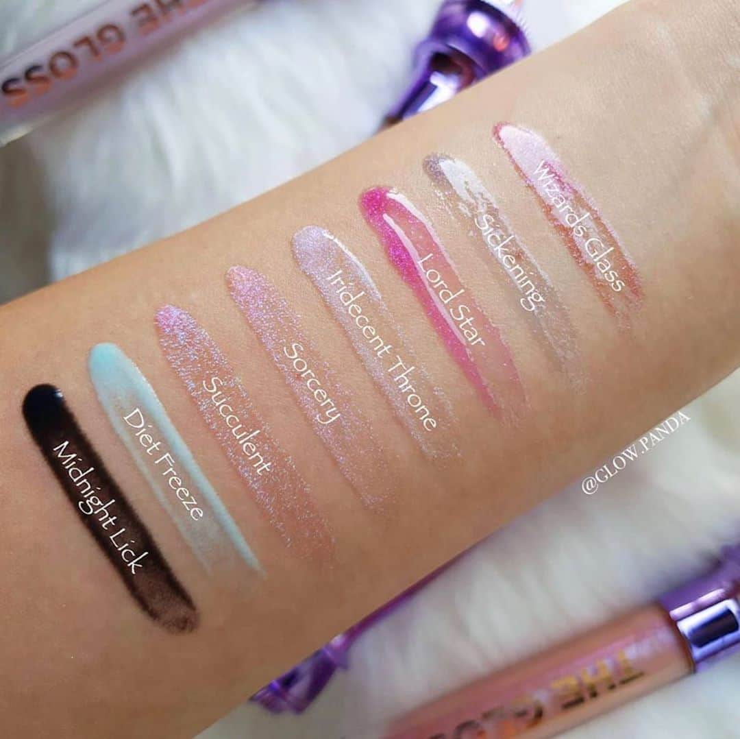 Jeffree Star Cosmeticsさんのインスタグラム写真 - (Jeffree Star CosmeticsInstagram)「SICKENING💦 @glow.panda swatches #THEGLOSS 🌟 Do you spot any of your most loved shades? 💕 #jeffreestarcosmetics」8月12日 6時01分 - jeffreestarcosmetics