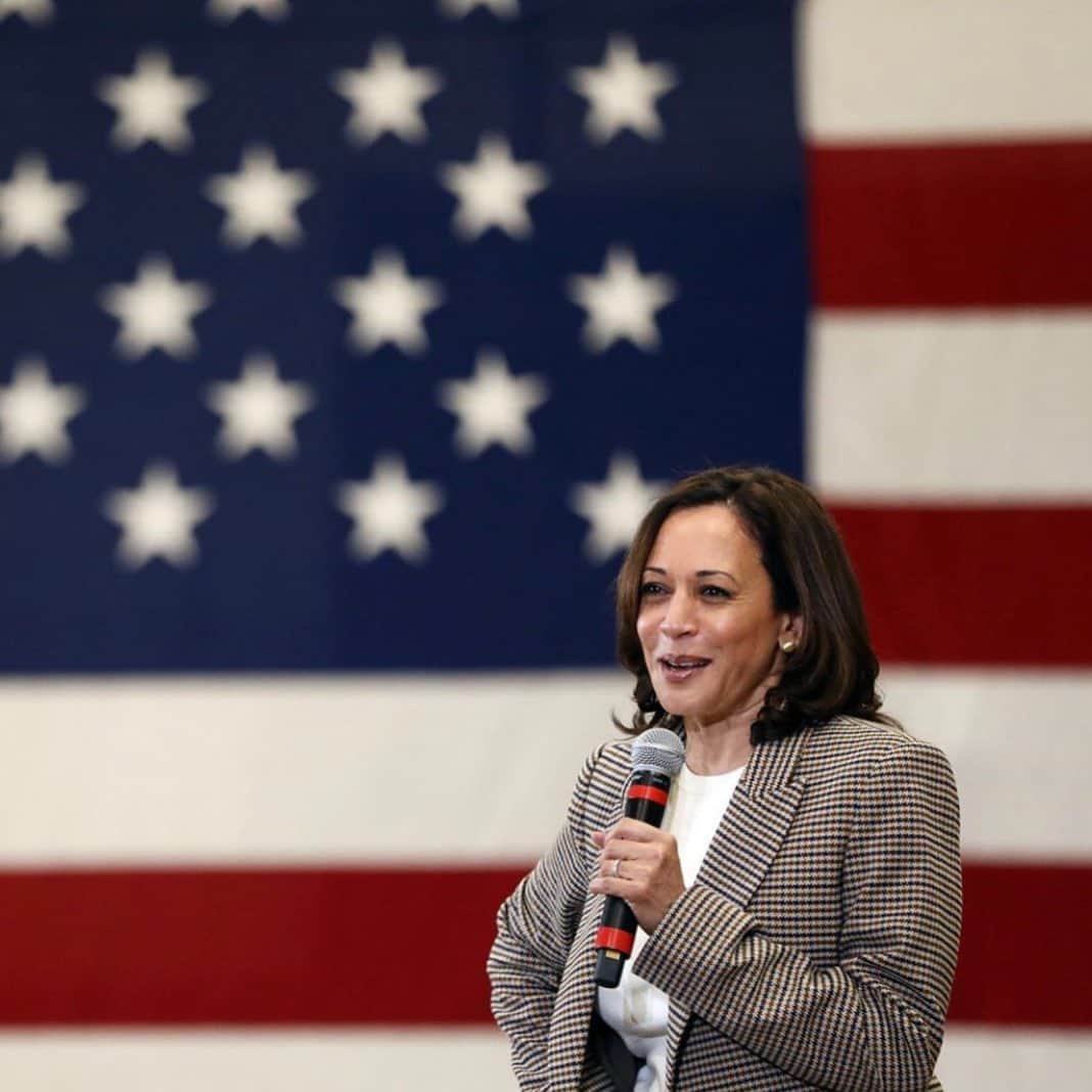 のインスタグラム：「Briefly interrupting my month long digital detox just to say: LETS DO THIS !!@kamalaharris ♥️ #bidenharris2020」