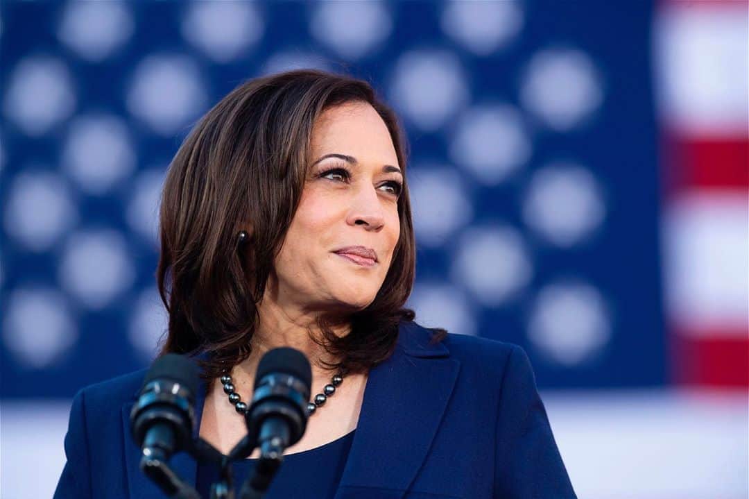 Harper's BAZAARさんのインスタグラム写真 - (Harper's BAZAARInstagram)「Kamala Harris (@kamalaharris) made history today as the first Black and South Asian woman to run on any major political party’s presidential ballot. If Joe Biden (@joebiden) is elected come November, she will also be the first woman and woman of color to serve as Vice President. “Joe Biden can unify the American people because he’s spent his life fighting for us. And as president, he’ll build an America that lives up to our ideals,” the California senator tweeted. “I’m honored to join him as our party’s nominee for Vice President, and do what it takes to make him our Commander-in-Chief.” To catch up on her most notable quotes about the issues that matter most to voters today, head to the link in our bio.」8月12日 6時13分 - harpersbazaarus