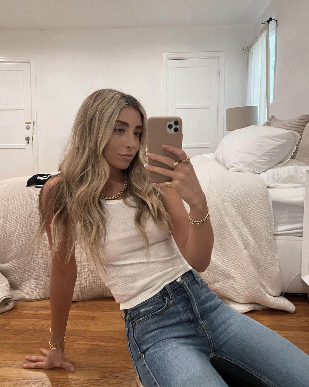 Lauren Elizabethのインスタグラム：「Me when i hear there’s a SALE! For the first time ever, over 40 of America’s most sought after fashion brands have come together for a 5-day digital flash sale at BestKeptSecret.com. Shop the collections NOW @ShopBestKeptSecret ! You’ll have access to recent collections for up to 80% off! Brands include RE/DONE, Rag & Bone, Frame, and so many others! #ShopBestKeptSecret」