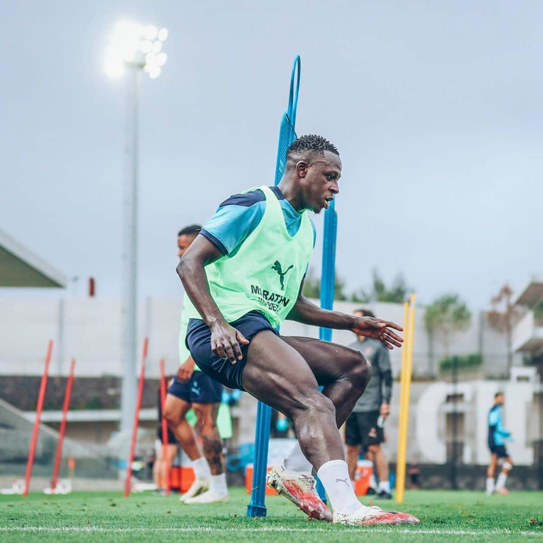 マンチェスター・シティFCさんのインスタグラム写真 - (マンチェスター・シティFCInstagram)「Putting in the work 👊 #mancity」8月12日 6時46分 - mancity