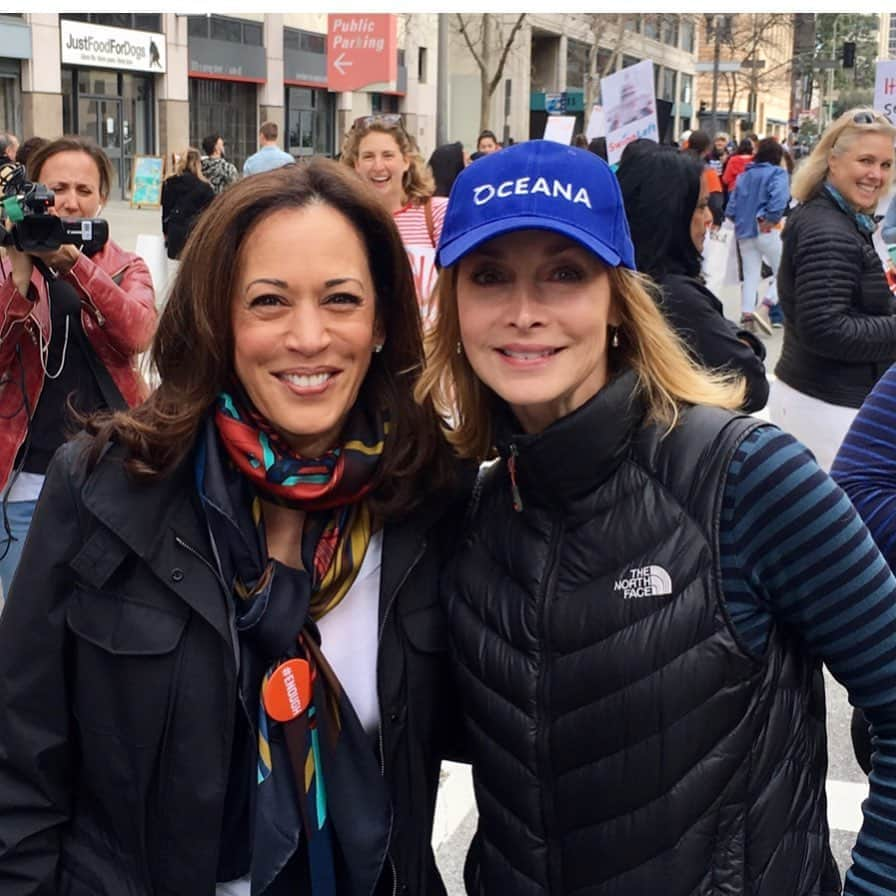 シャロン・ローレンスさんのインスタグラム写真 - (シャロン・ローレンスInstagram)「Very excited about our Dem VP candidate🙌🏼@SenKamalaHarris is smart, courageous, and capable of insightful leadership. I’ve been a supporter since she ran for  US Senate & appreciated our conversation here at the #MarchForOurLives to end #gunviolence. #bidenharris2020🇺🇸 #letsgo」8月12日 6時46分 - sharonelawrence