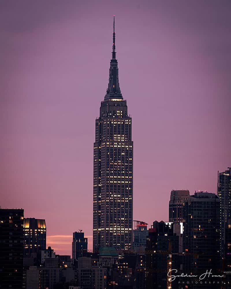 Empire State Buildingさんのインスタグラム写真 - (Empire State BuildingInstagram)「The Empire State Building will darken its lights tonight in sympathy for the victims of the devastating August 4th explosion in Beirut. ⠀⠀⠀⠀⠀⠀⠀⠀⠀ On the one-week anniversary of the tragedy, we’re calling attention to the desperate needs of the hundreds of thousands who remain without shelter, food and medical care, as well as the hundreds who have passed or are missing. ⠀⠀⠀⠀⠀⠀⠀⠀⠀ 📷: @gohophotography」8月12日 6時41分 - empirestatebldg