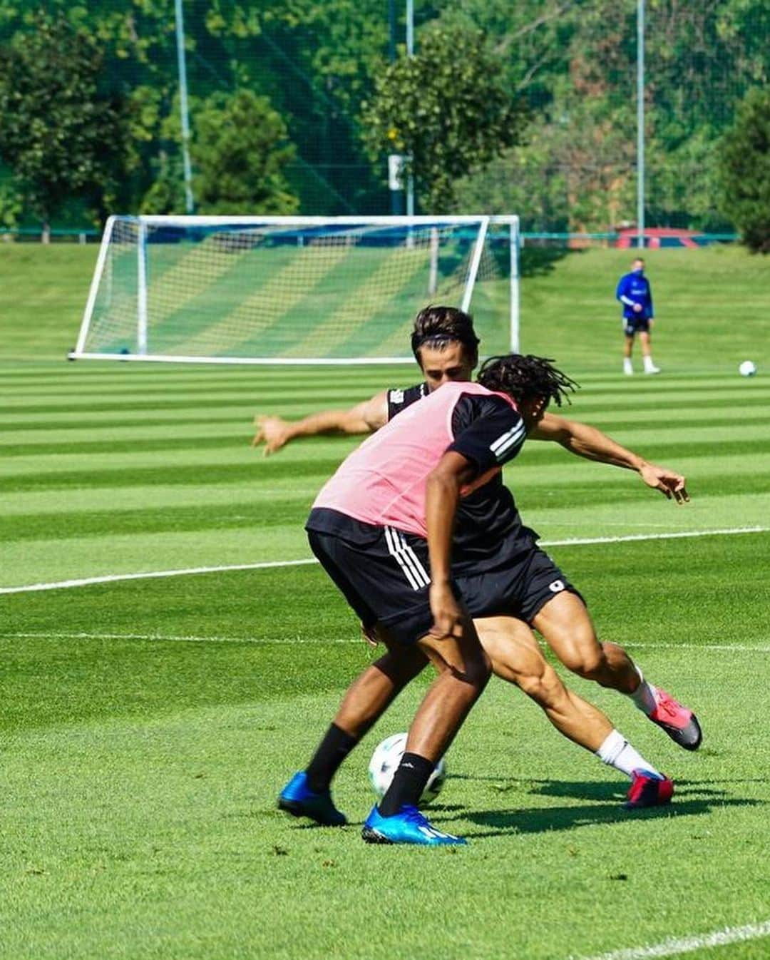 ボージャン・クルキッチさんのインスタグラム写真 - (ボージャン・クルキッチInstagram)「Training done! Couldn't wait to get back out on the grass. ¡Entrenamiento superado!  Había ganas de volver a entrenar de nuevo. @impactmontreal」8月12日 6時49分 - bokrkic