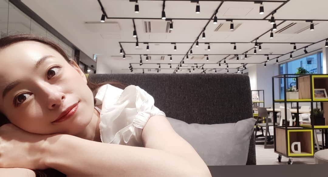 瞳ゆゆのインスタグラム：「先日、とっても嬉しいことがありました✨  自分以外のことで自分の事以上に喜べることが、こんなに幸せだとは😌♥️  私も頑張る💪  #幸せ #嬉しい #宝塚og」