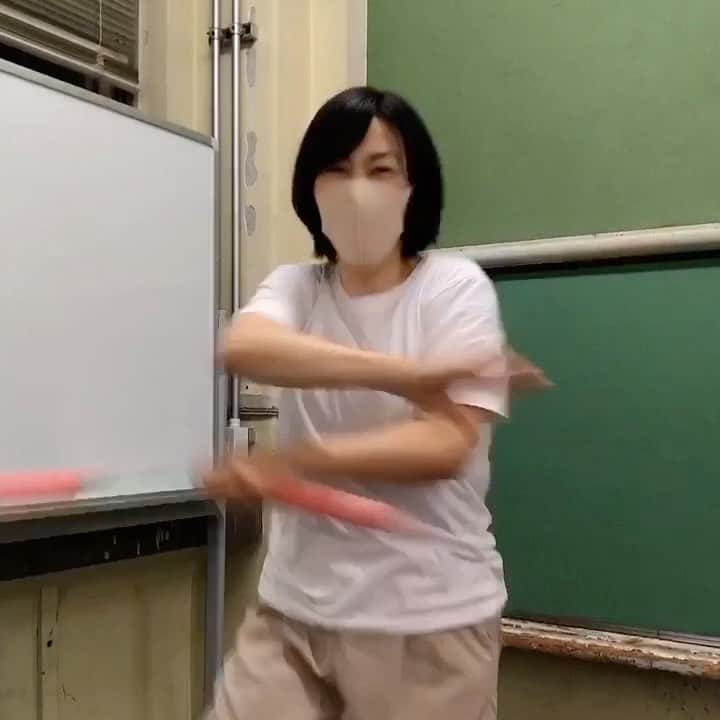 のインスタグラム：「＊happy nunchaku🌻 #即興ヌンチャク #健康 #nunchucks #nunchaku #happy #japanese #japanesegirl #karate #white #pink #materialgirl #kungfu  #ninja #brucelee  #tokyo #followｍe #follow」